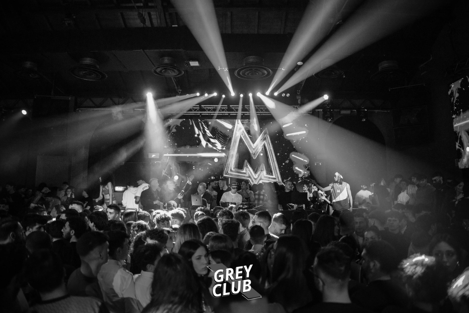 Pubblico sulla pista del Grey Club